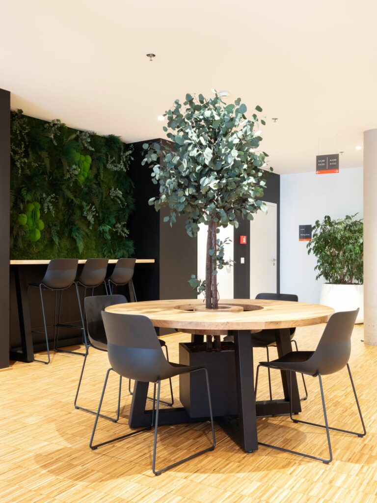 Tertia Office Solutions, spécialistes en aménagement d'espaces de travail - Coffee corner table For Me Lab cabinet d'audit