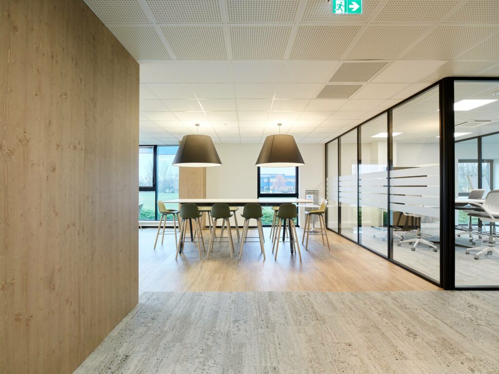 Tertia Office Solutions, spécialistes en aménagement de bureaux professionnels - Cloison vitrée couvre-joints vitrophanie - Columbia