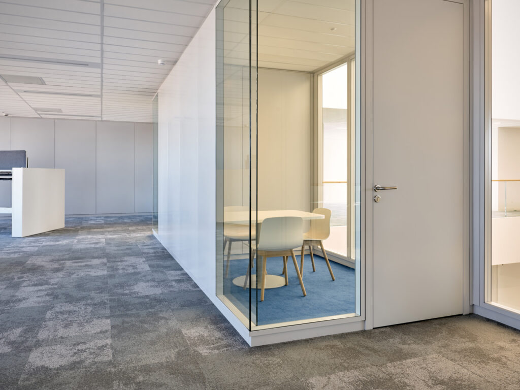 Tertia Office Solutions, spécialistes en aménagement de bureaux professionnels - Bloc porte bi-affleurante