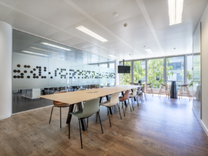 Tertia Office Solutions, spécialistes en mobilier professionnel - Réalisation Mobilier réfectoire ABRDN