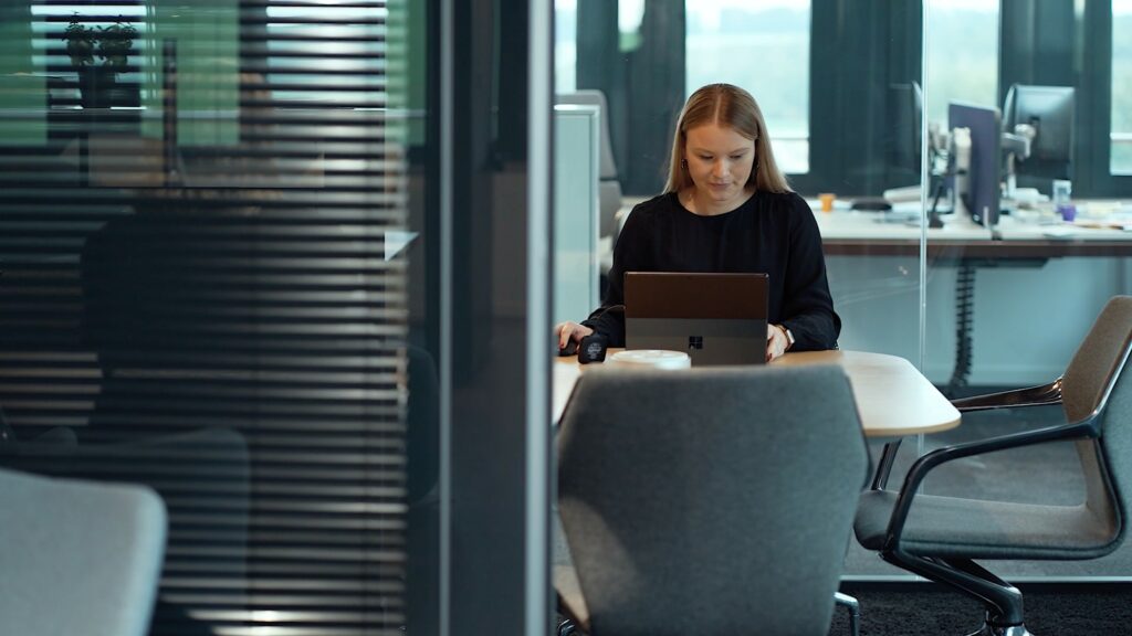 Tertia Office Solutions, experts en aménagement d'espaces de travail - Comprendre & Analyser