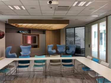 Tertia Office Solutions - mur mobile bureau professionnel - Club automobile mur ouvert