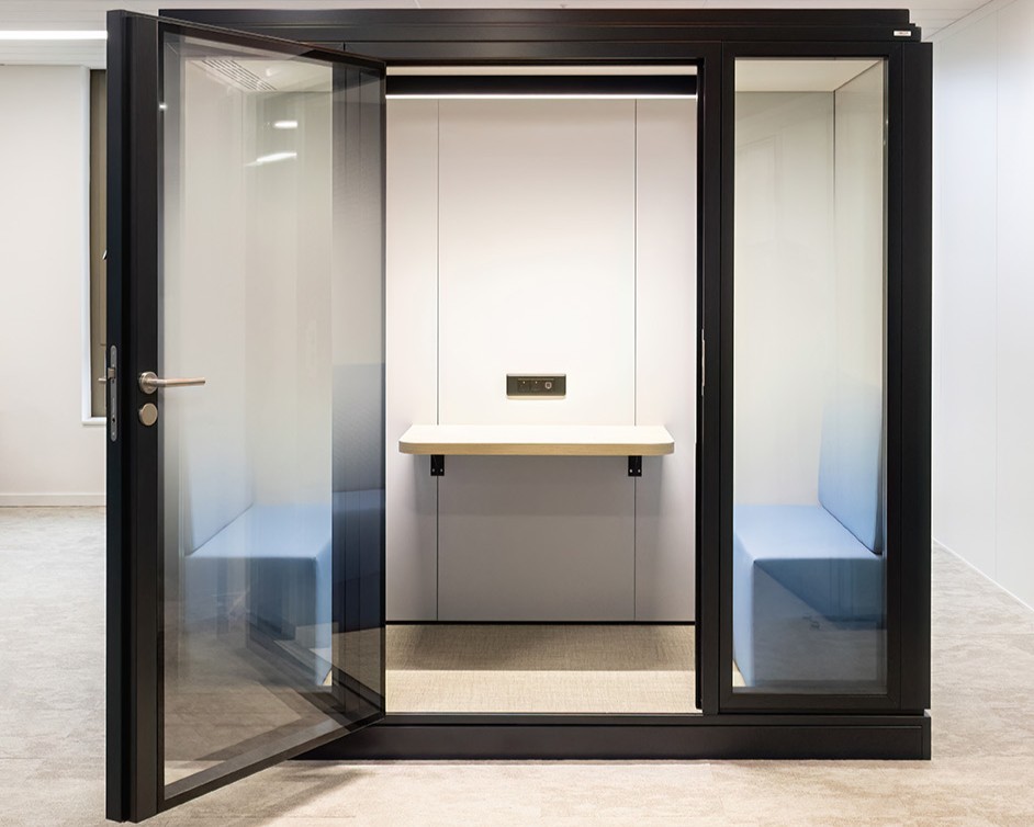 Tertia Office Solutions, spécialistes en aménagement de bureaux professionnels - Cabine sur-mesure cloisons vitrées couvre-joints